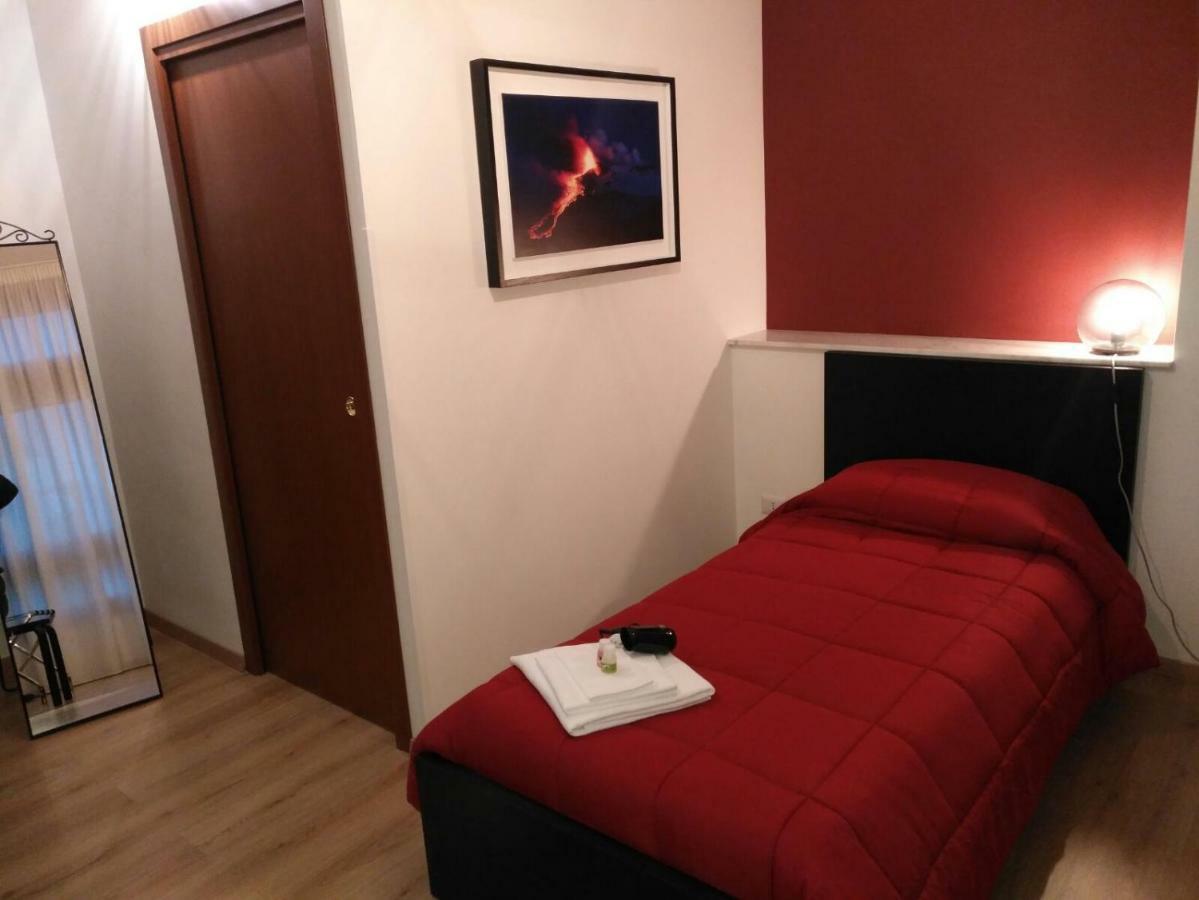 Tosca B&B Catania Bagian luar foto